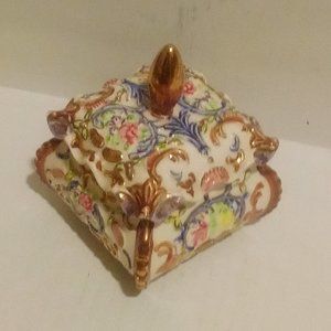 Vintage Victorian Style Porcelain Hand Painted Floral Trinket Box w/Gold Gilt